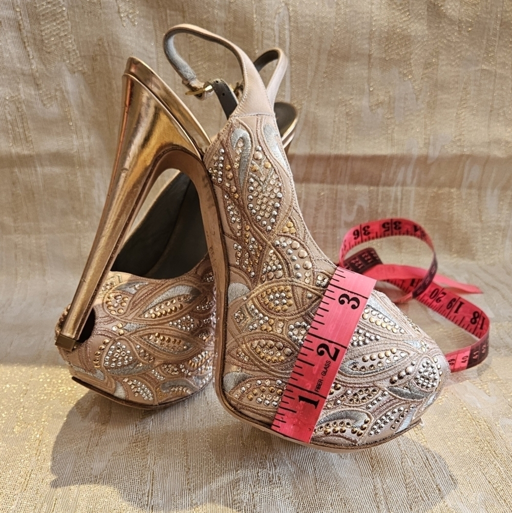Embroidered Gold and Beige Beaded stilettos. Open Toe. Size 6 - Picture 4 of 13